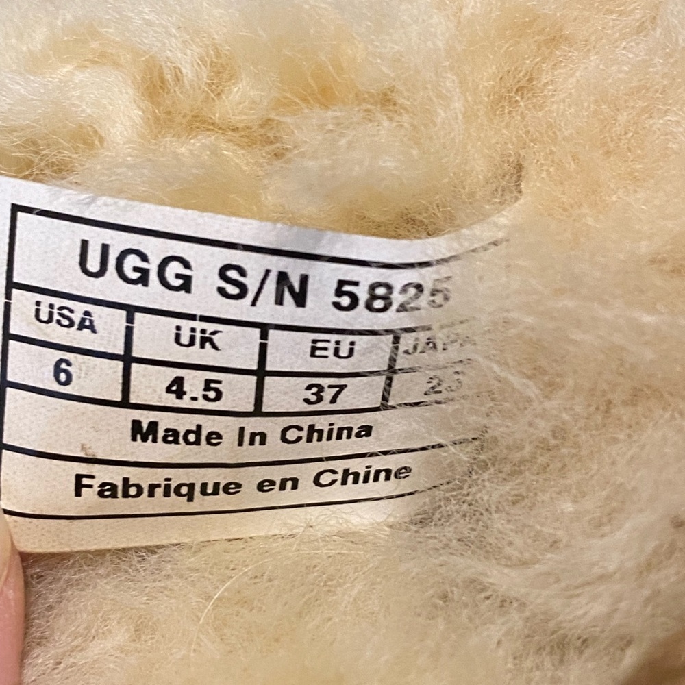 Classic short mini UGGs in Chestnut - Picture 7 of 9